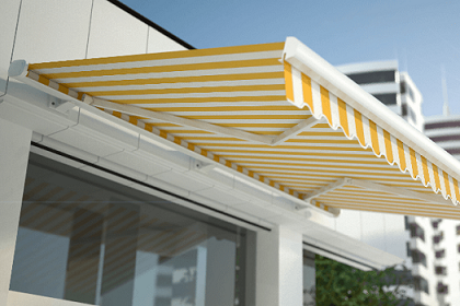 壁付けタイプのオーニング